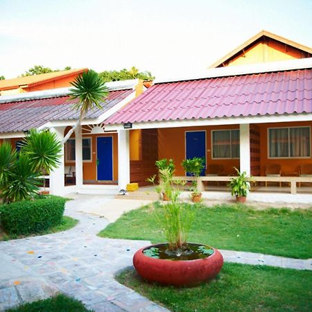 Peace Resort Hotel Pattaya Exterior photo