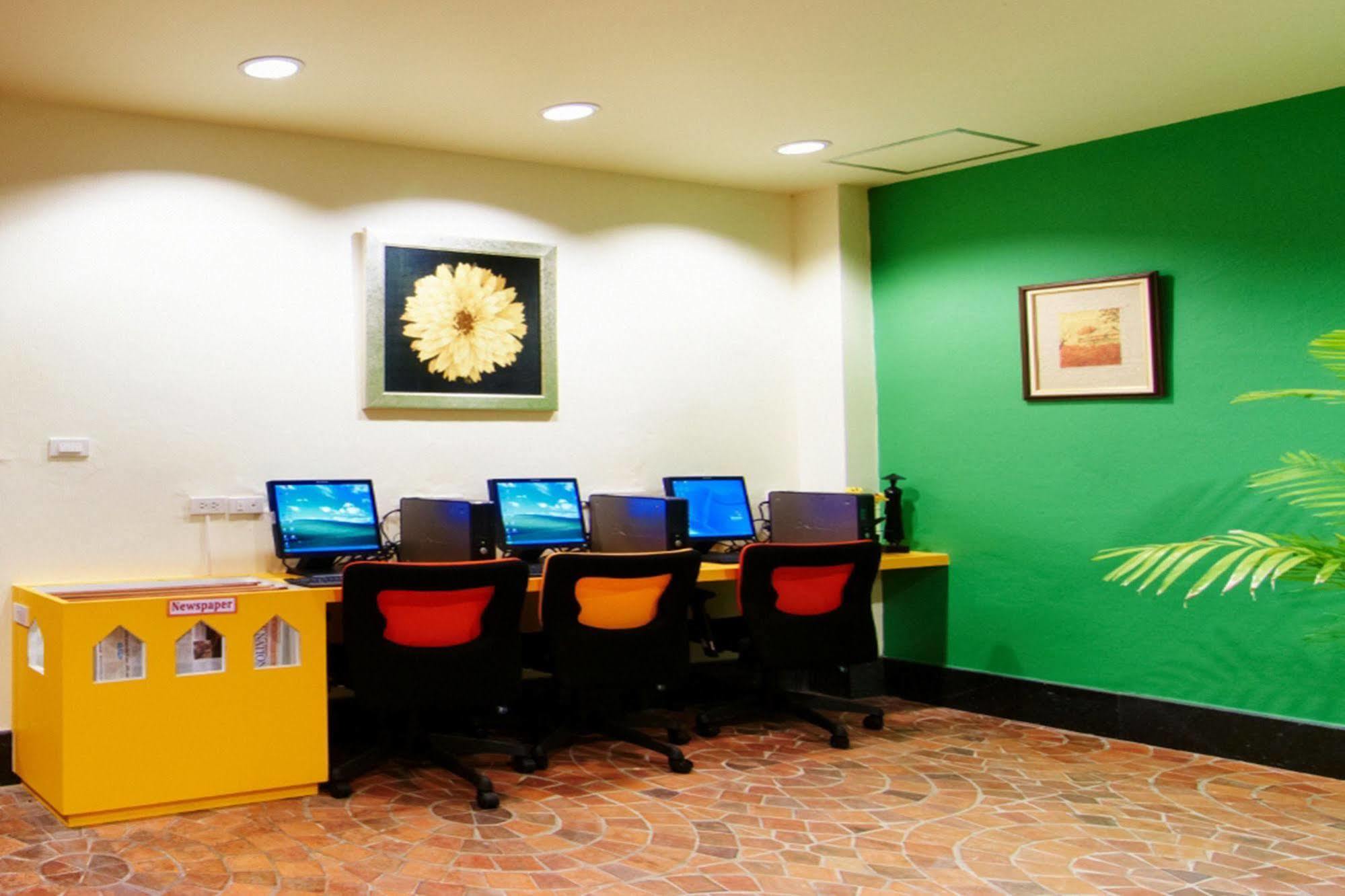 Peace Resort Hotel Pattaya Exterior photo