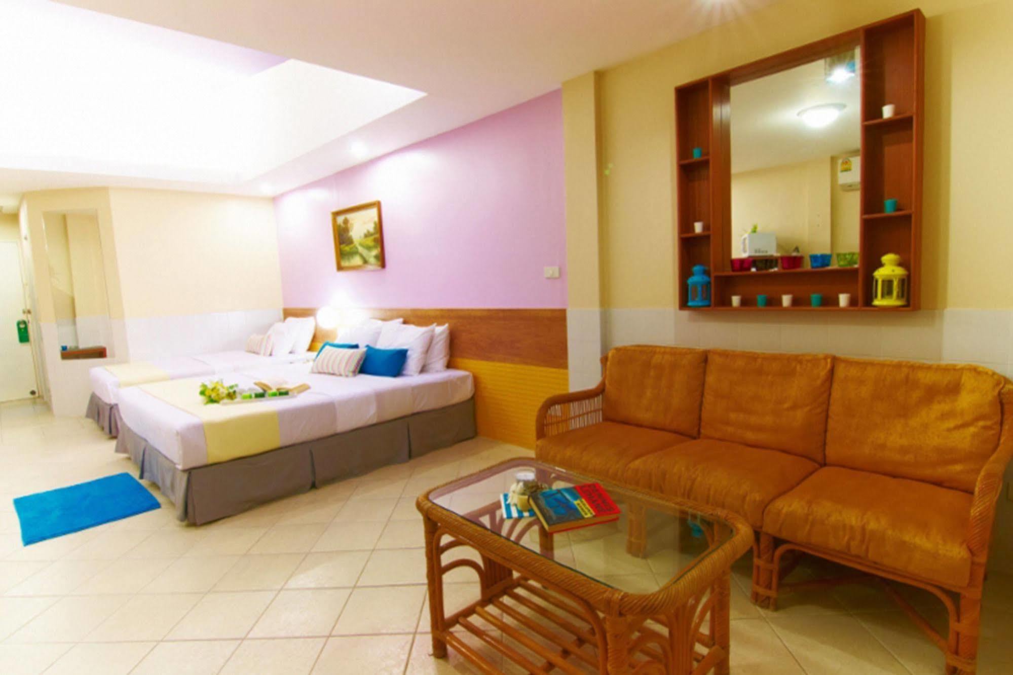 Peace Resort Hotel Pattaya Exterior photo