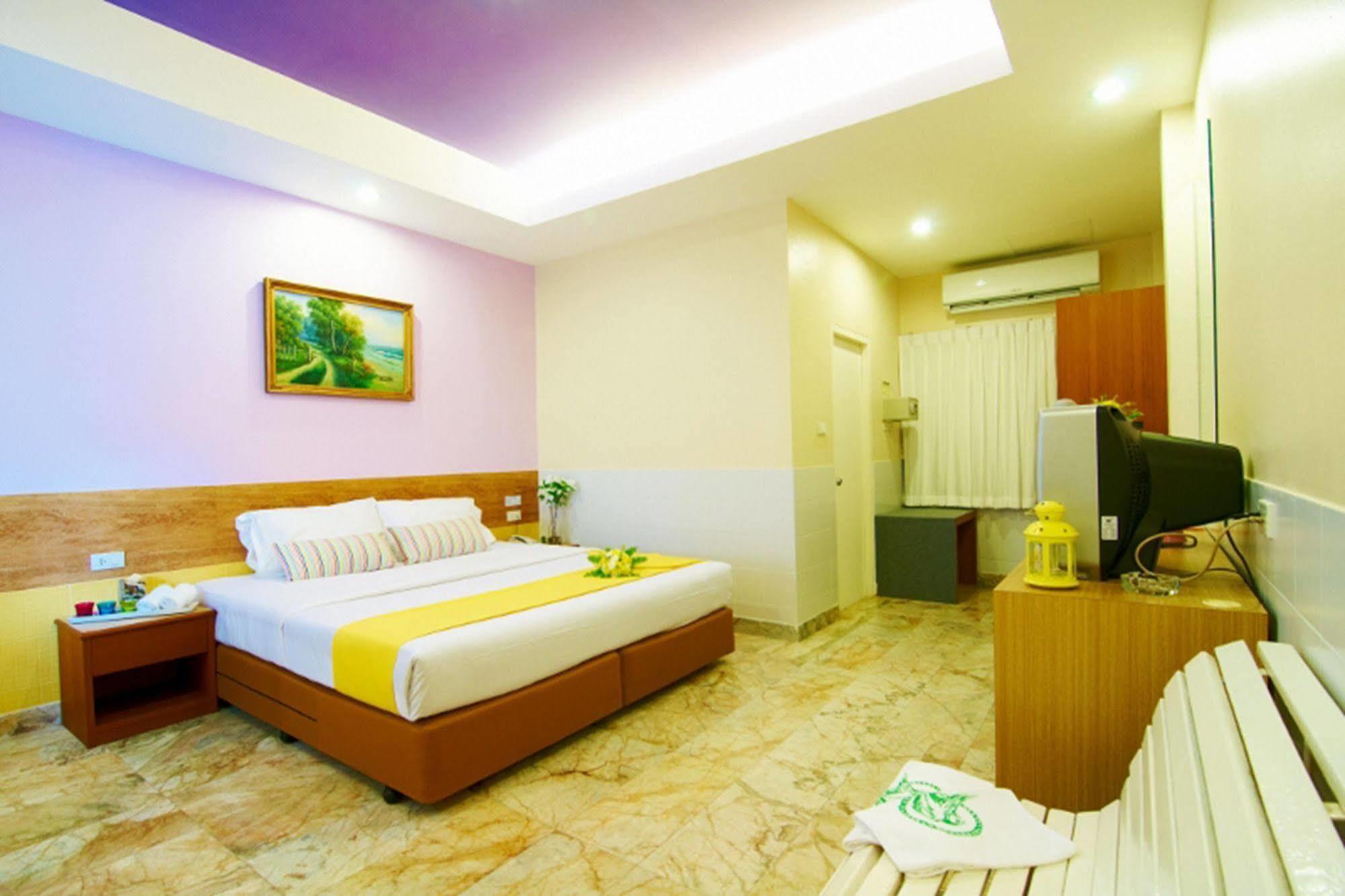 Peace Resort Hotel Pattaya Exterior photo