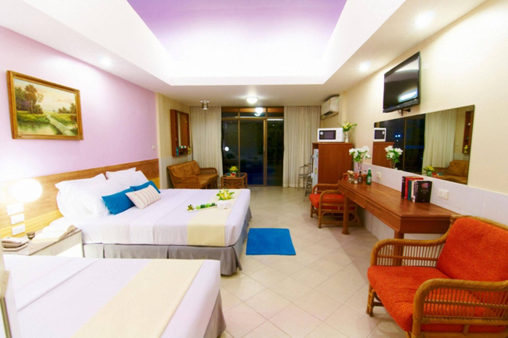 Peace Resort Hotel Pattaya Exterior photo