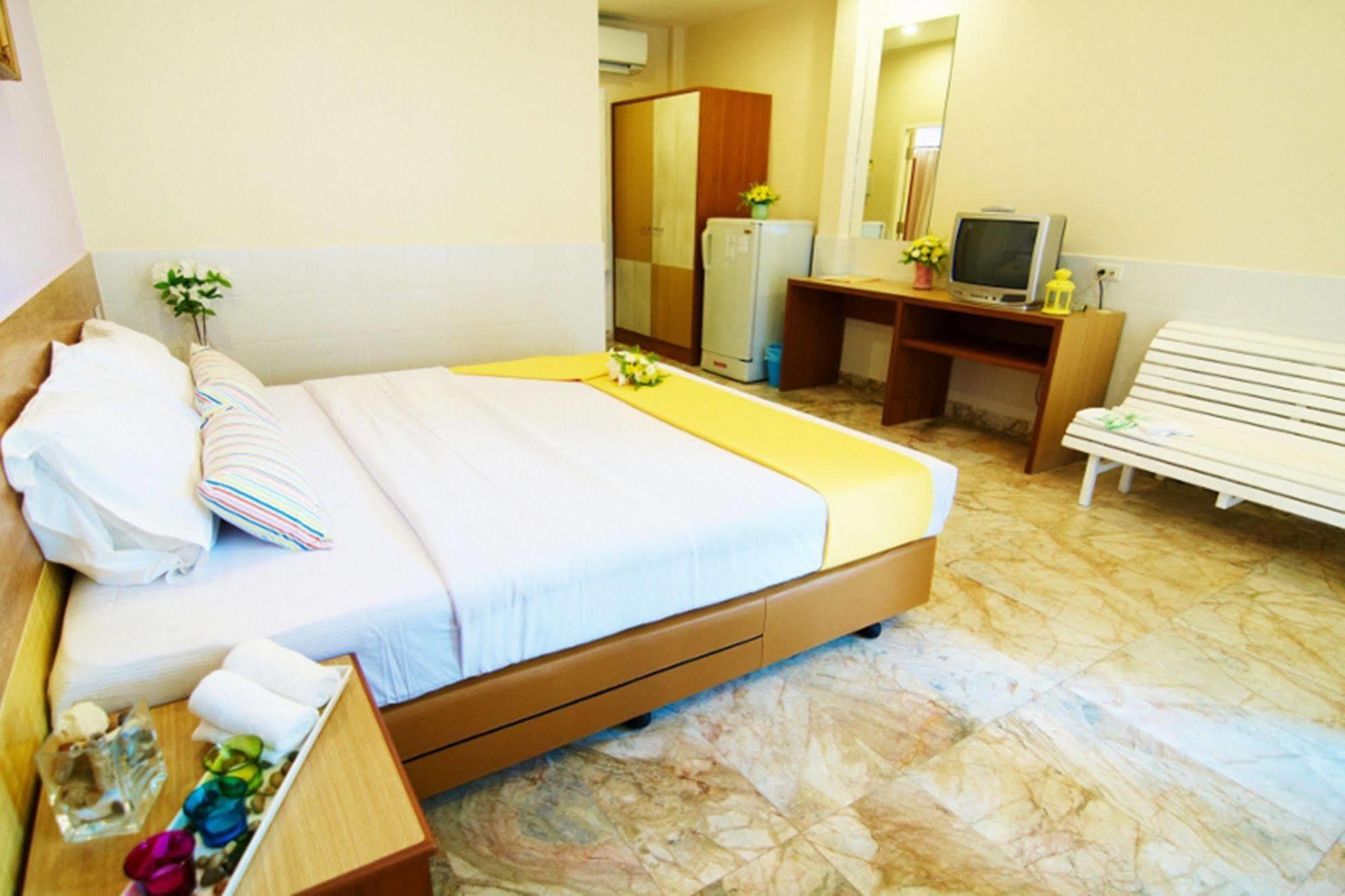 Peace Resort Hotel Pattaya Exterior photo