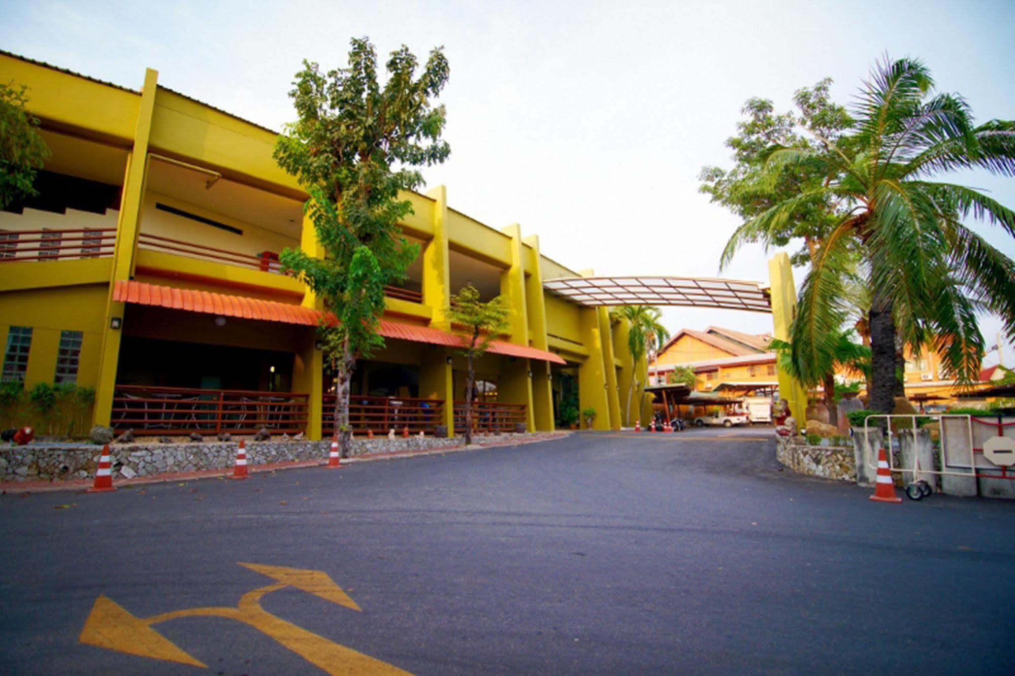 Peace Resort Hotel Pattaya Exterior photo